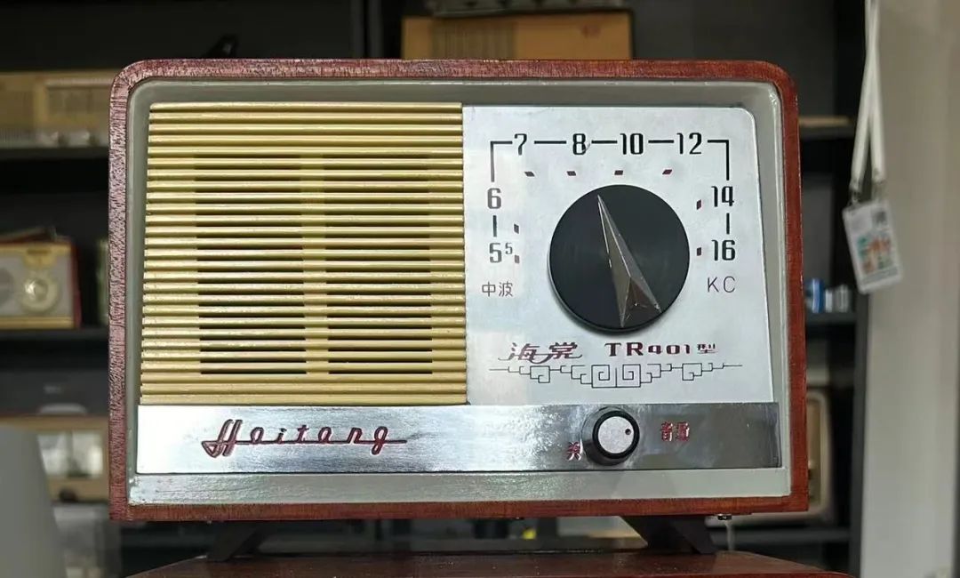 精刻1968年版海棠TR-401四晶体管再生来复式收音机
