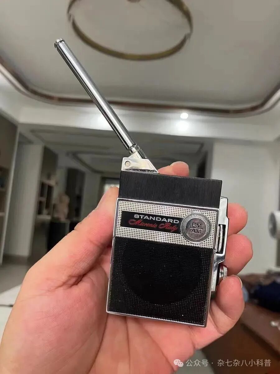 全球最小的纯晶体管收音机