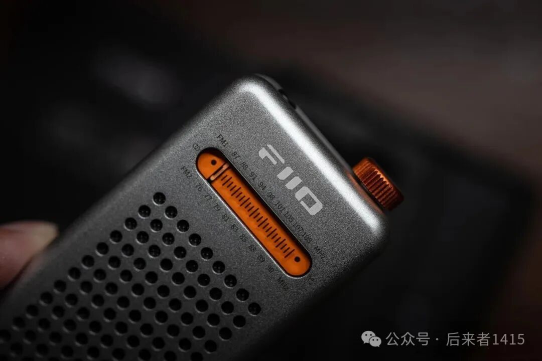 听音飞傲rr13｜惊人愉悦的便携收音机