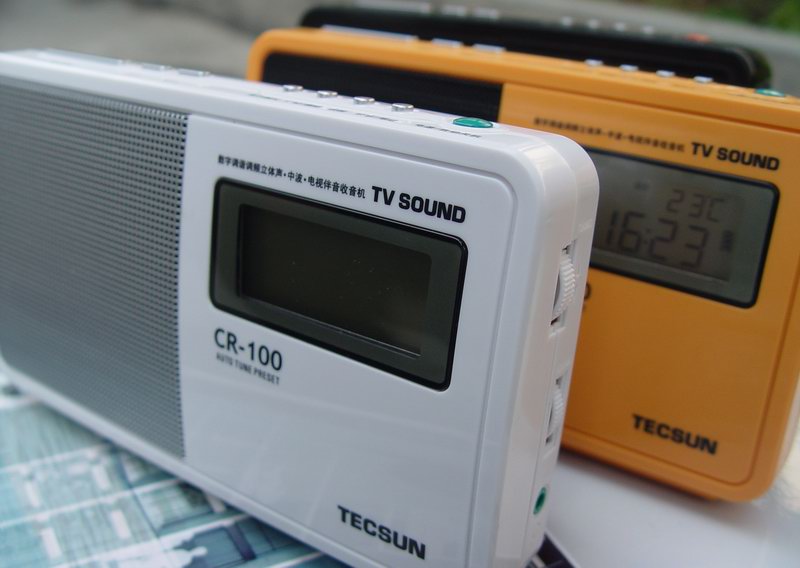 CR-100数字调谐调频立体声/中波/电视伴音收音机正式上市。