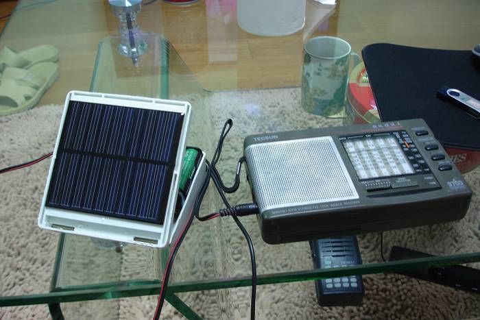 太阳能充电式收音机供电盒