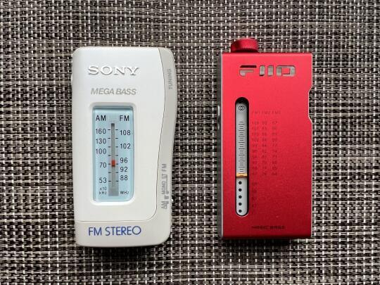 复古收音机VS数显黑科技：指尖调频的浪漫与现代便捷谁更香？