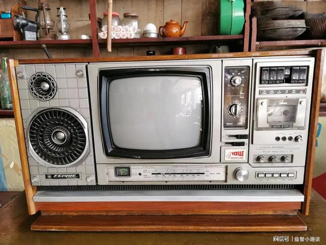 八十年代，“三位一体”的电视机，满满的高级感！