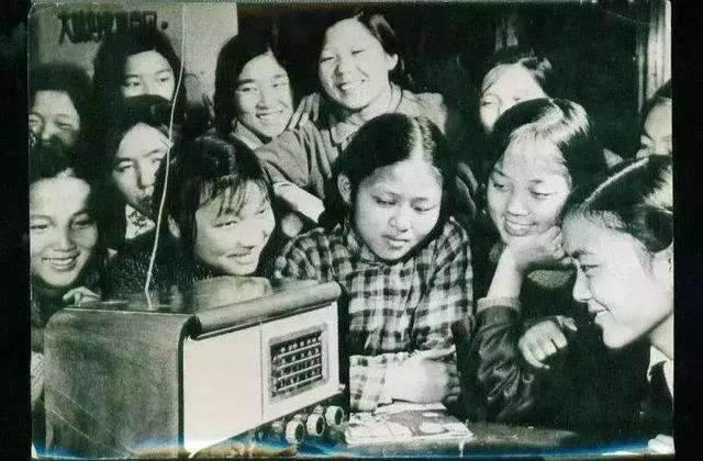 回忆听收音机的时光：一组上世纪七八十年代收音机的老照片