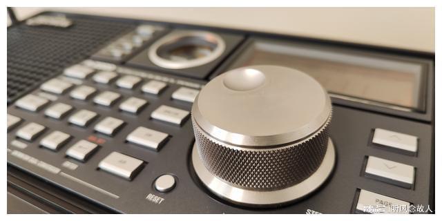 德生S2000收音机外观与功能介绍，专门献给视障人士的礼物