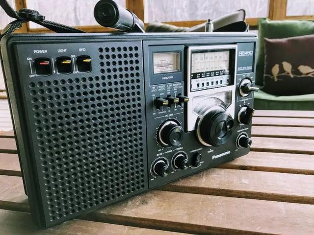便携收音机仍然是当今最受欢迎接收器类型，十分之一的人爱古董机